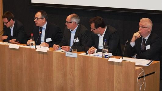 Panel symposium - van links naar rechts: Tom Evens, Chris Van Roey, Marc Van de Looverbosch (VRT), Ben Appel, Bert Stulens